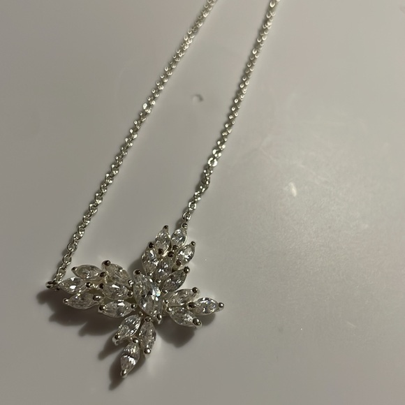 Crystal butterfly necklace - Picture 5 of 6